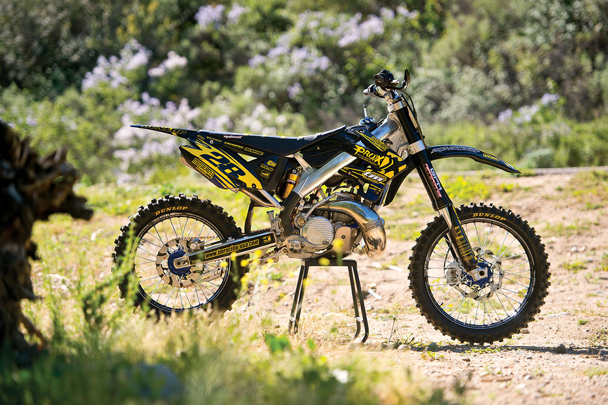 A 2 deals stroke dirt bike